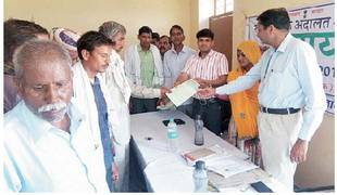 शिविर में 65 पट्‌टे जारी किए, 15 राजस्व मामलों का किया निबटारा